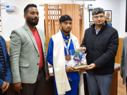 District Magistrate Chamoli honored athlete Aman Thakur