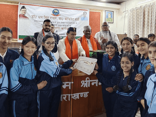 Cabinet Minister Dr. Dhan Singh Rawat rewarded school students