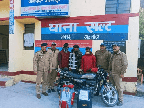 Almora Police arrested 03 smugglers with illegal marijuana