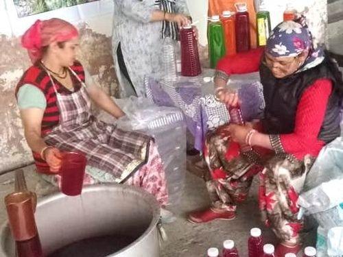 Under the upva police family, women were given the training to make Buransh and Malte juice