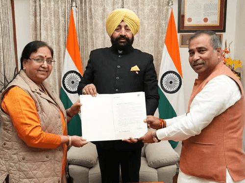 Mrs. Baby Rani Maurya made a courtesy visit to Governor Gurmit Singh