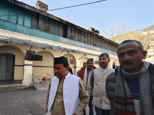 Education Minister Dr Rawat inspected Government Primary School Mallital