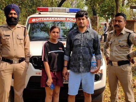 Nainital Police brought the stray tourist couple to their vehicle safely