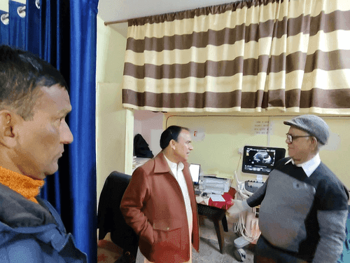 Health Minister Dr Rawat inspected Swami Vivekananda Charitable Hospital