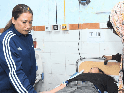 Cabinet Minister Rekha Arya enquired about the well-being of the injured