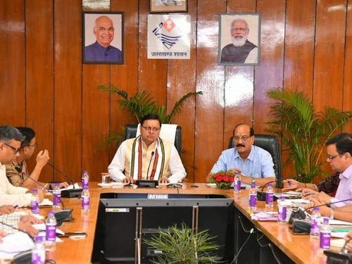 CM Dhami took a review meeting regarding the prevention of forest fire