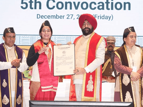 Governor Gurmit Singh participated in the convocation of Doon University