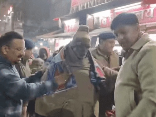 DM Haridwar and SSP Haridwar distributed blankets to the needy