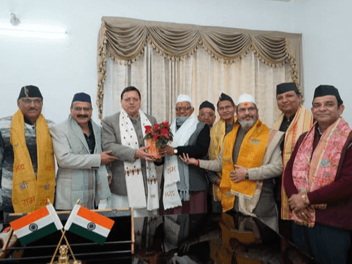 The new executive of Akhil Garhwal Sabha met CM Dhami