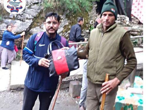 PRD jawan found the lost bag and brought it to its owner