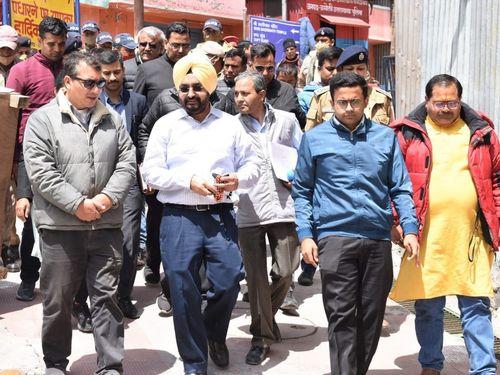 Chief Secretary Dr. S. S. Sandhu reached Badrinath and inspected the construction works