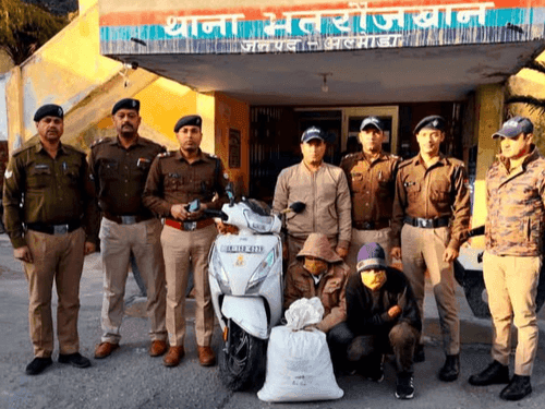 Almora Police arrested two smugglers with 10 kg of marijuana