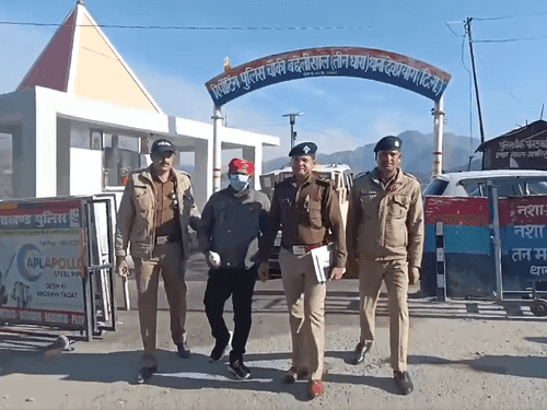 Accused arrested with 20 boxes of illegal English liquor