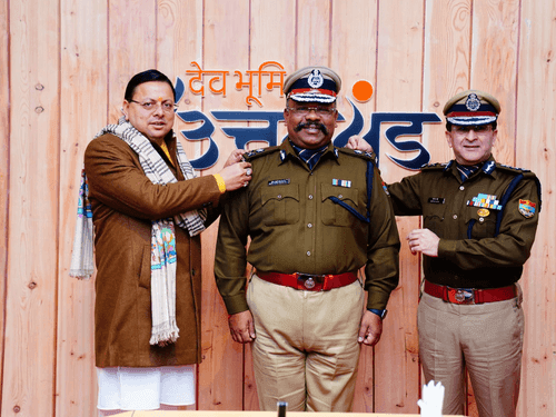 Promotion badges were worn by promoted senior officers