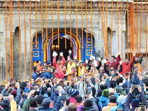 The doors of Shri Kedarnath Dham were opened at 6.25 am