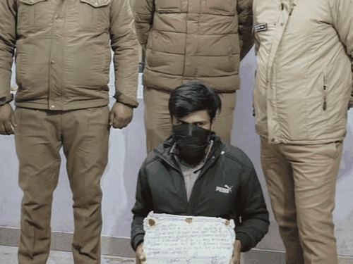 Smuggler arrested with 91 drug injections