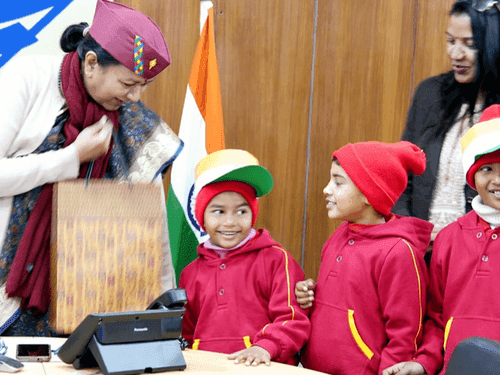 About 30 girls from Shishu Sadan met the Chief Secretary