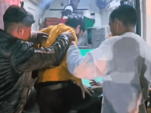 Car fell into the canal, the injured were rescued by Haridwar Police