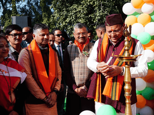 CM Dhami participated in the 'Massive Vande Mataram' singing program