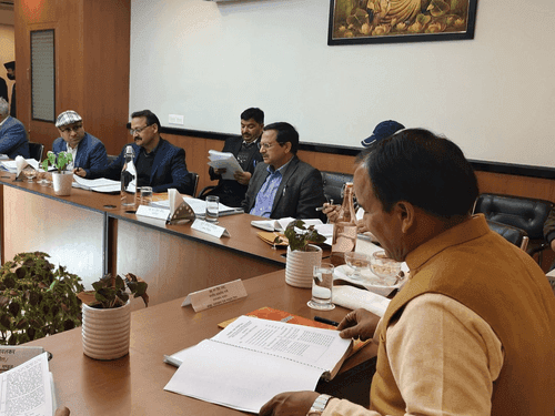 Cabinet Minister Dr. Dhan Singh Rawat gave instructions to the officers