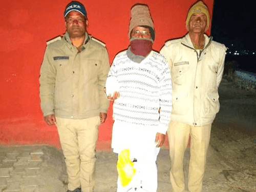 Image for Almora Police arrested the accused with 72 bottles of illegal country liquor