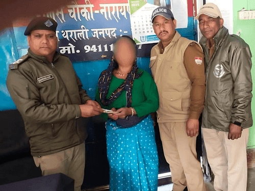 Image for Chamoli Police handed over the lost bag to its owner
