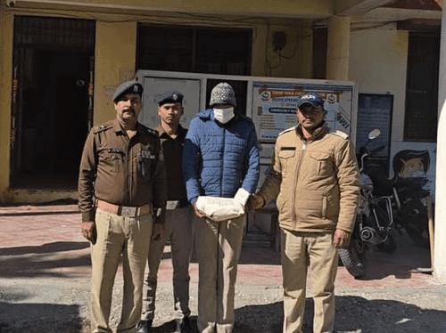 Image for Champawat Police arrested the accused with 1.867 kg of hashish