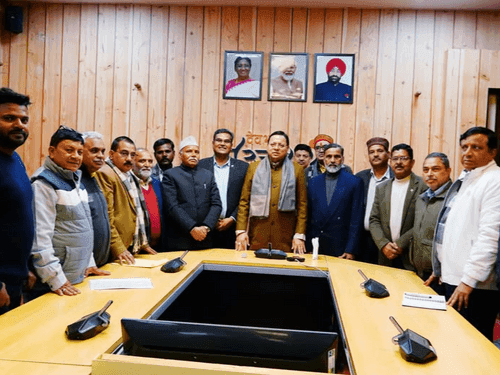 Image for Officials of Uttarakhand Shramjeevi Journalist Union met CM Dhami