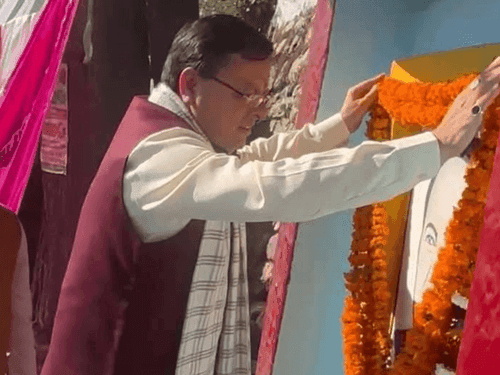 Image for CM Dhami garlanded the memorial of late Chandra Mohan Negi