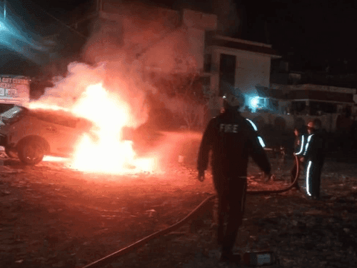 Car caught fire, fire service brought it under control