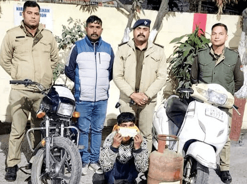 Image for Nainital District Police arrested the accused with stolen goods