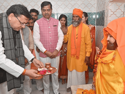 CM Dhami paid tribute to the statue of Sant Shiromani Ravidas ji