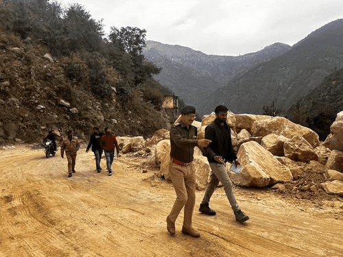 Image for The travel routes were inspected by the officials