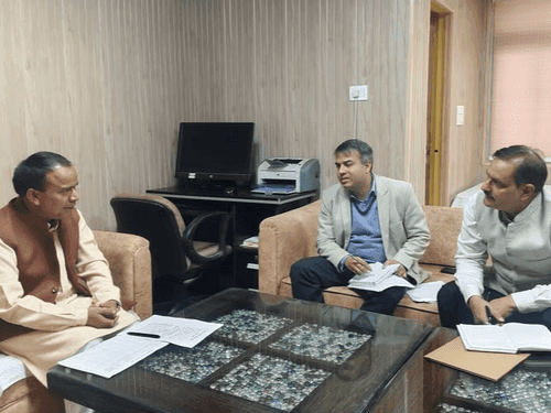 Image for Cabinet Minister Dr. Rawat held a meeting of the Public Works Department