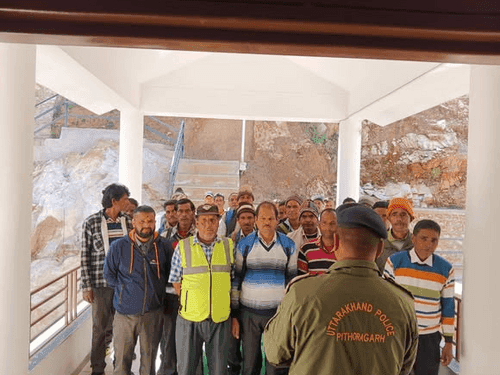 Image for Pithoragarh Police held a meeting with village guards