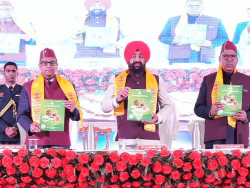 Governor Gurmit Singh participated in the convocation ceremony