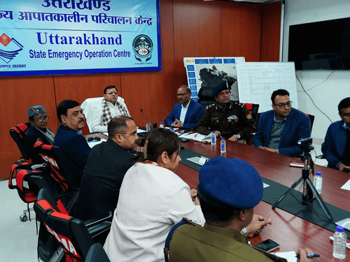 Image for CM Dhami held a meeting regarding the avalanche near Mana village