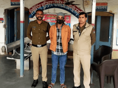 A cunning thief was caught by GRP Roorkee Police