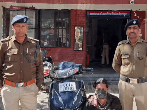 Image for Dehradun Police arrested a smuggler with 01 kg 105 grams of marijuana