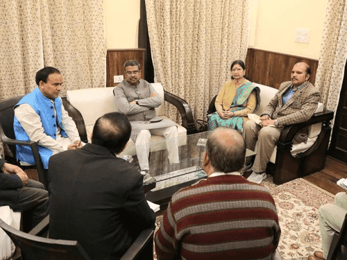Cabinet Minister Dr. Dhan Singh Rawat held a review meeting with officials