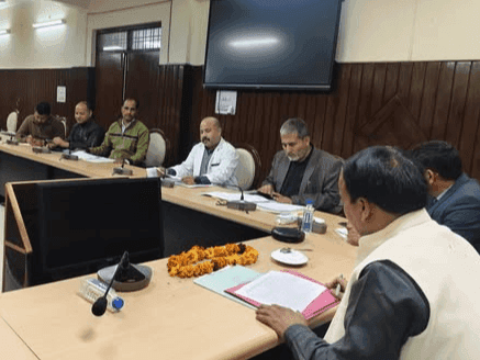 Image for Health Minister Dr. Dhan Singh Rawat inspected Srinagar Medical College