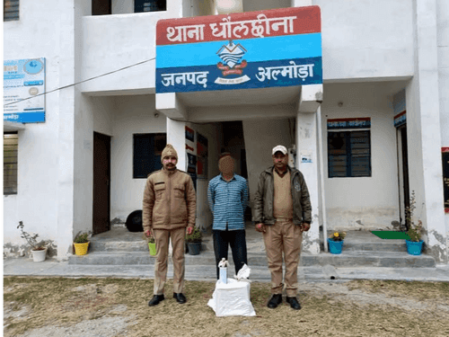 Image for Almora District Police arrested the accused with illegal liquor