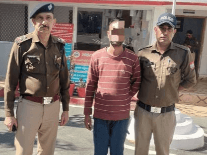 Image for Two smugglers arrested with illegal smack and illegal raw liquor