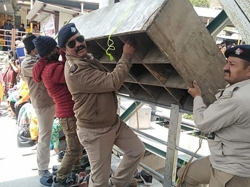 Police's whip on encroachment in Shri Badrinath Dham