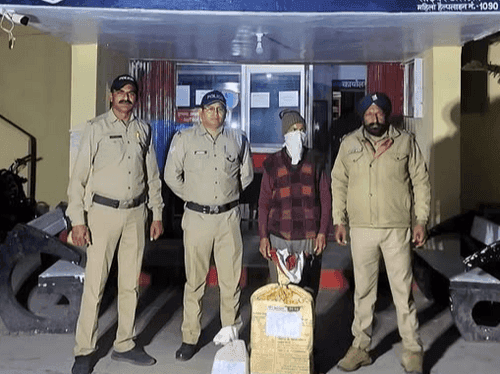Image for Accused arrested with illegal English liquor