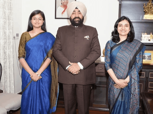 Image for Trainee IAS officers paid a courtesy visit to Governor Gurmit Singh
