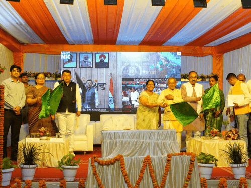 Image for CM Dhami and Union Minister of State flagged off the Tanakpur-Daurai Express