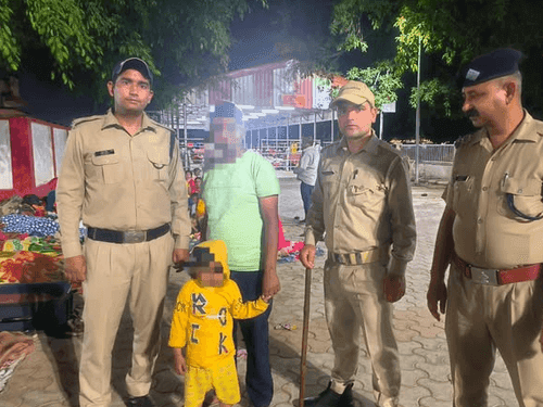 GRP handed over the lost child to his family