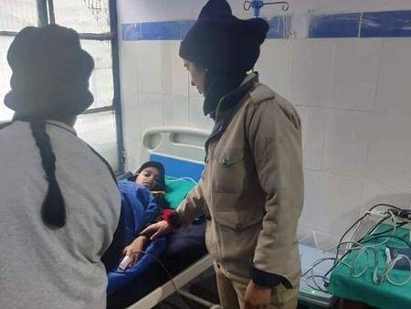 The child's oxygen level decreased during the journey, the police rushed to the hospital