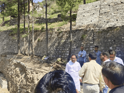 Image for Cabinet Minister Dr. Rawat inspected the under-construction transit hostel